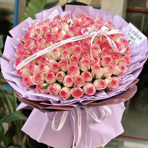 鲜花：爱莎公主 99枝艾莎玫瑰