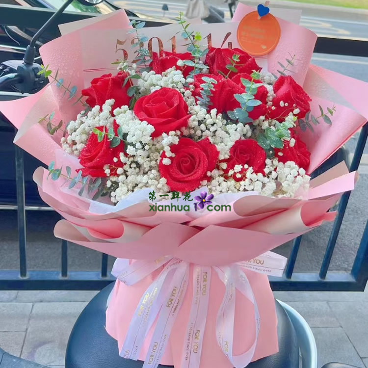 11枝红玫瑰,白色满天星、尤加利叶搭配