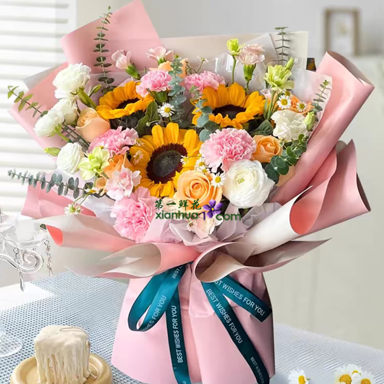 6枝香槟玫瑰，5枝粉色康乃馨，3枝向日葵，粉色多头康乃馨，白色洋桔梗，洋甘菊，尤加利叶搭配